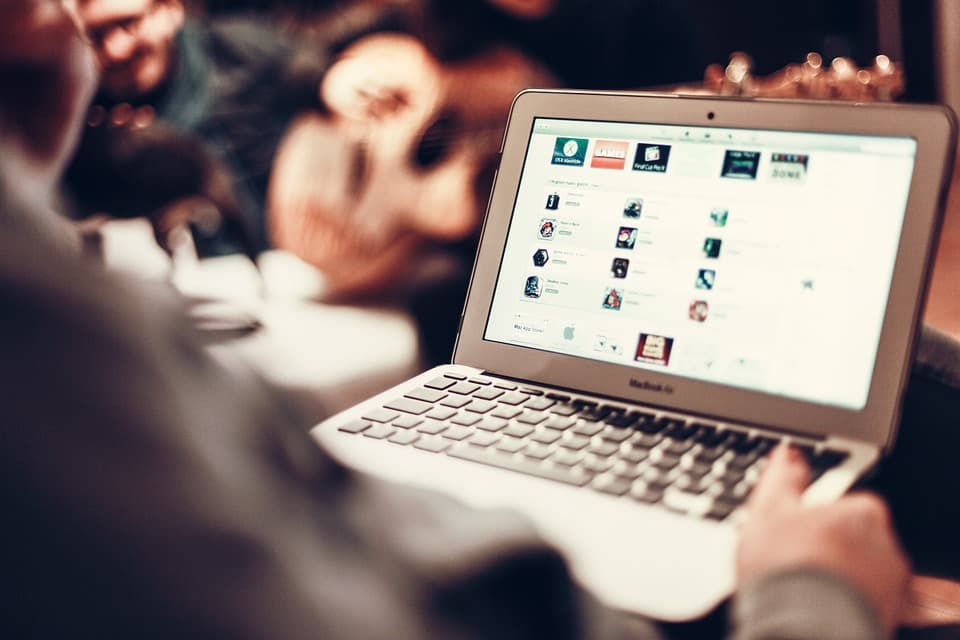 5 Funky Hacks for MacBook Junkies