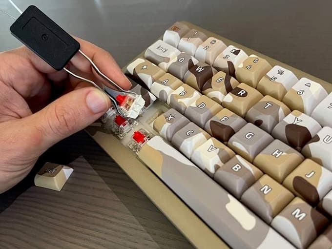 DeltaForce 65 hot-swappable switch removal